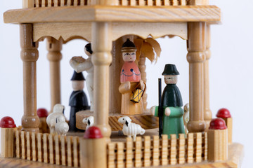 Weihnachtspyramide mit Schäfer und König