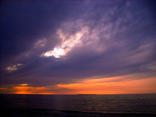 Fototapeta na wymiar Sunset by the sea
