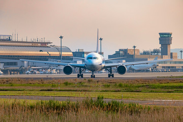 夕暮れの空港