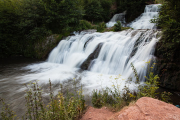 Fototapeta premium Wodospad Czerwonograd w obwodzie Tarnopolskim na Ukrainie