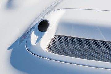 自動車の空気取り入れ口　Air intake of private car