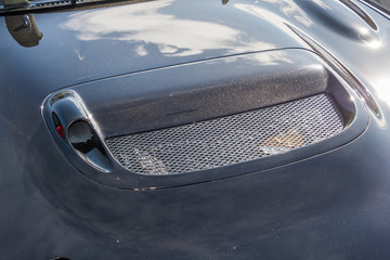 自動車の空気取り入れ口　Air intake of private car