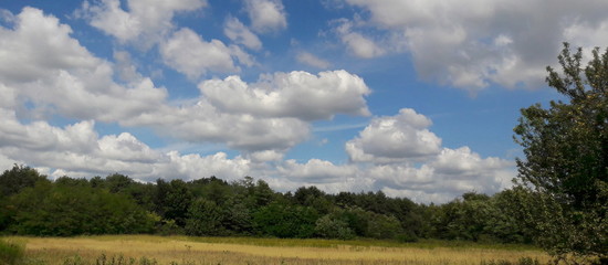 Paesaggio primaverile in campagna - Cielo e nuvole