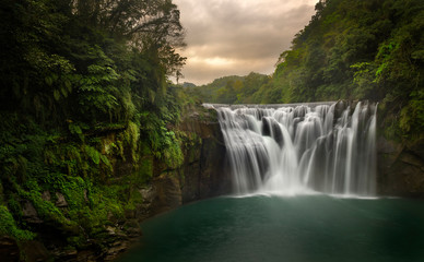 Fototapeta na wymiar The beautiful Shifen waterfall in the north of Taiwan near the capital Taipei.