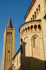 Fototapeta na wymiar Cathedral of Parma Cathedral. Built in brick. Blue sky background.