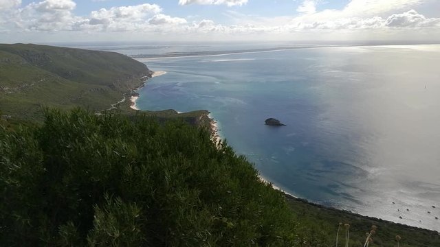 Arr&radic;&deg;bida, vista sobre o "Portinho da Arr&radic;&deg;bida"