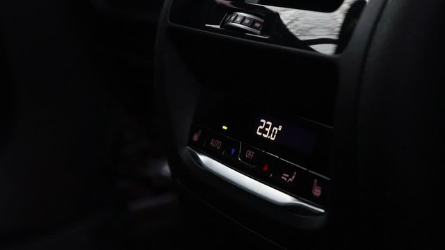 Control unit and climate control buttons for rear passengers