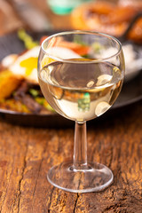 wine and tyrolean potato groestl in a pan