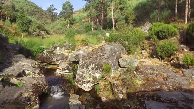 Serra e Ponte Romana perto da Vila de Agra (Ger&radic;&trade;s)