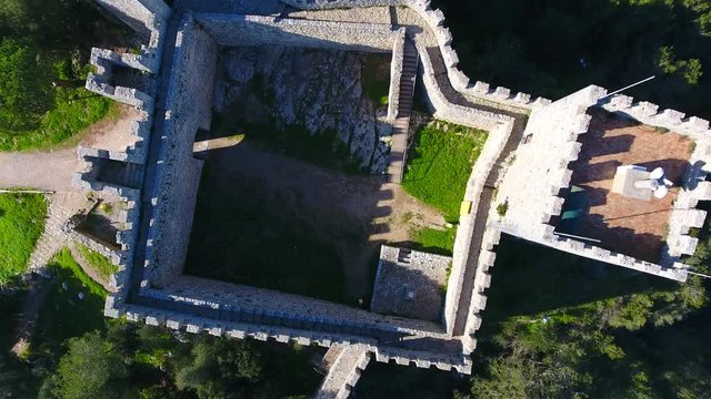 Castelo de Sesimbra - Pra&radic;&szlig;a de Armas
