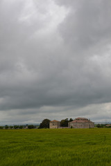 Vista panoramica della campagna in Basilicata Italia con cielo nuvoloso
