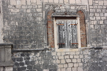 Alter Fensterladen, altes Fenster