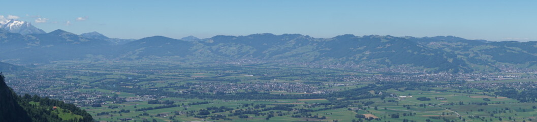Fototapeta na wymiar Panoramaaufnahme von Dornbirn mit Blick auf das Vorarlberger Rheintal