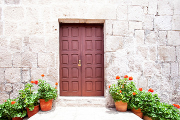 Fototapeta na wymiar Entrance door to the house, in monastery Saint Catalina, Arequipa, Peru