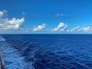 Obraz premium The Holland America Line Zuiderdam cruise ship sailing away from the private island of Half Moon Cay