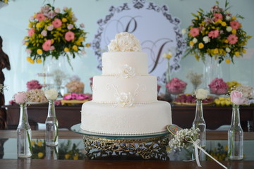 wedding cake with flowers, natural flowers