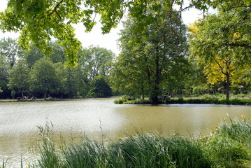 Ville d'Argentan, plan d'eau, jardin public, département de l'Orne, France