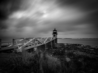 Longue exposition en noir et blanc du phare de Marshall Point