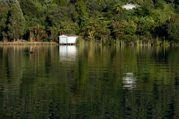 Fototapeta na wymiar New Zealand Lake House