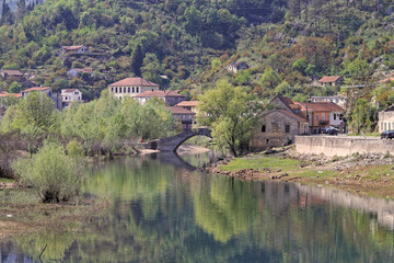 Fototapeta na wymiar Village Rijeka Crnojevica in Montenegro