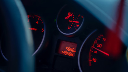combustible tanque lleno, full oil tablero de automovil