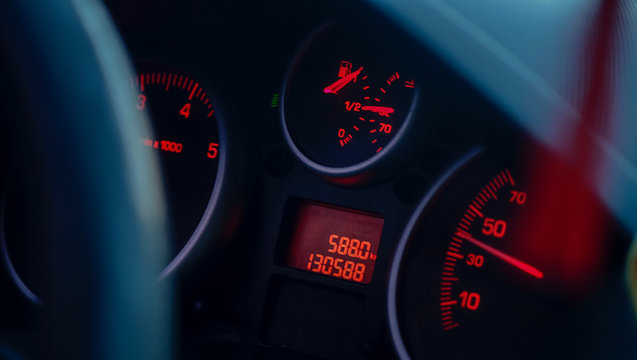 combustible tanque lleno, full oil tablero de automovil