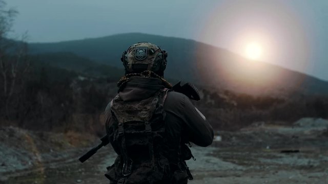 Special Forces trooper moves forward in a tactical manner with weapons