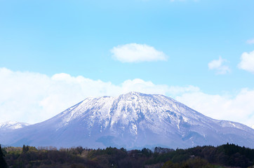 Fototapeta premium 冠雪の黒姫山