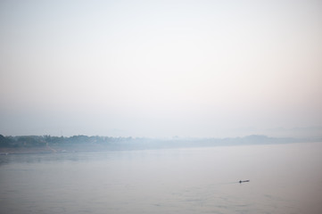Obraz na płótnie Canvas fog over the lake