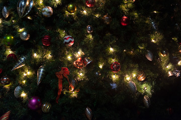 Obraz na płótnie Canvas Illuminated christmas tree at night