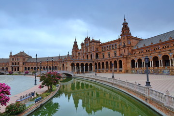 Fototapeta na wymiar Scenic view of Beautiful architecture Plaza de Espana (Spainish Square) in Maria Luisa Park, Seville, Spain.