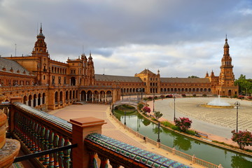 Fototapeta premium Scenic view of Beautiful architecture Plaza de Espana (Spainish Square) in Maria Luisa Park, Seville, Spain.