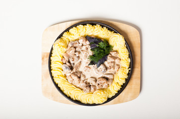 Rabbit meat in creamy sauce