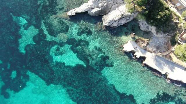 playa de mallorca con aguas cristalinas de color turquesa concepto de vacaciones verano y viajar