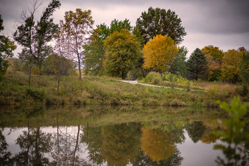 Fototapeta na wymiar autumn in the park