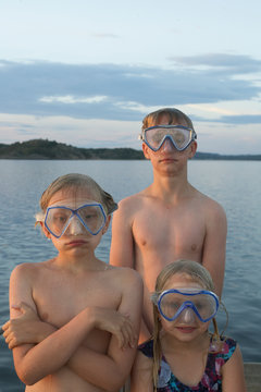 Three children wearing scuba mask