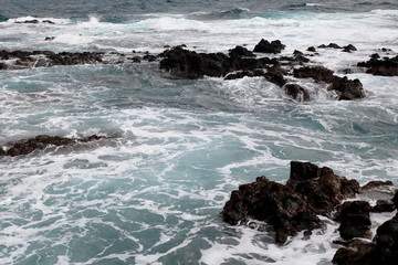파도치는 아름다운 겨울 바다