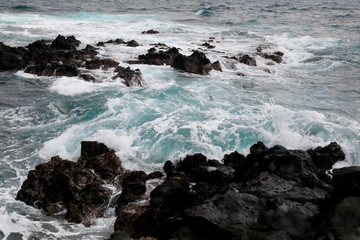 파도치는 아름다운 겨울 바다