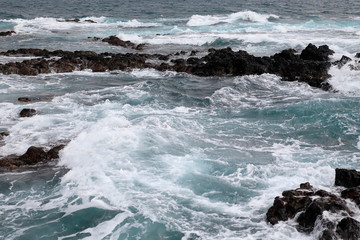 파도치는 아름다운 겨울 바다