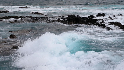 파도치는 아름다운 겨울 바다