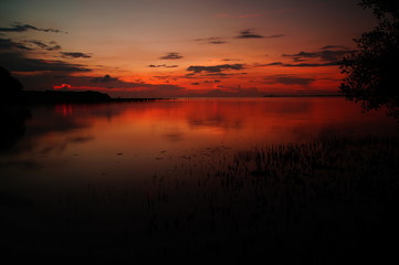 sunset and sunrise is the beauty of nature that is at the end of the night and evening gives the perfect color to the sky so that the clouds look beautiful to look at.