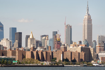 Fototapeta premium Skyline of Manhattan's East Side as seen from East River State Park across the Hudson River, New York City. Taken on September the 28th, 2019