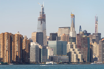 Obraz premium Skyline of Manhattan's East Side as seen from East River State Park across the Hudson River, New York City. Taken on September the 28th, 2019