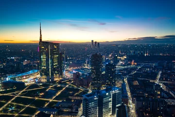 Foto op Canvas Milaan (Italië) nacht luchtfoto. Panoramisch uitzicht vanuit het gebouw van de regio Lombardije. © Arcansél