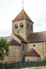 Fototapeta premium Ville de Domfront-en-Poiraie, église Notre-Dame-sur-l'Eau, classée Monument historique en 1840, département de l'Orne, France