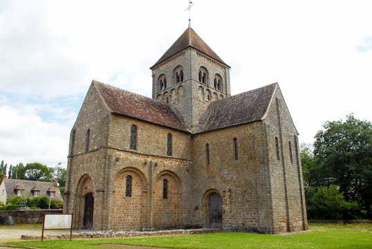 Ville de Domfront-en-Poiraie, &eacute;glise Notre-Dame-sur-l'Eau, class&eacute;e Monument historique en 1840, d&eacute;partement de l'Orne, France