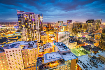 Denver, Colorado, USA downtown cityscape rooftop view at dusk - obrazy, fototapety, plakaty