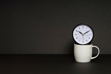 Fototapeta Break Time Coffee cup with clock concept obraz
