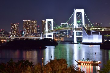Fototapeta na wymiar Rainbow bridge for one of the best night views of Tokyo
