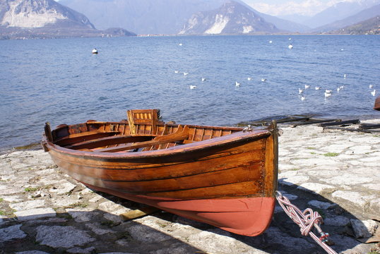 Ruderboot am Lago Maggiore